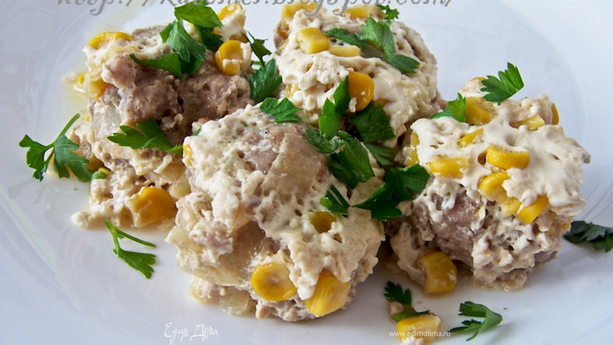Тефтели в сливочном соусе с кукурузой