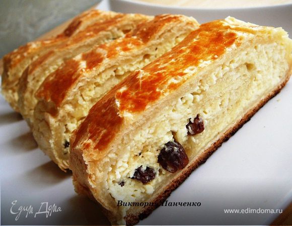 Слоеный пирог с творогом