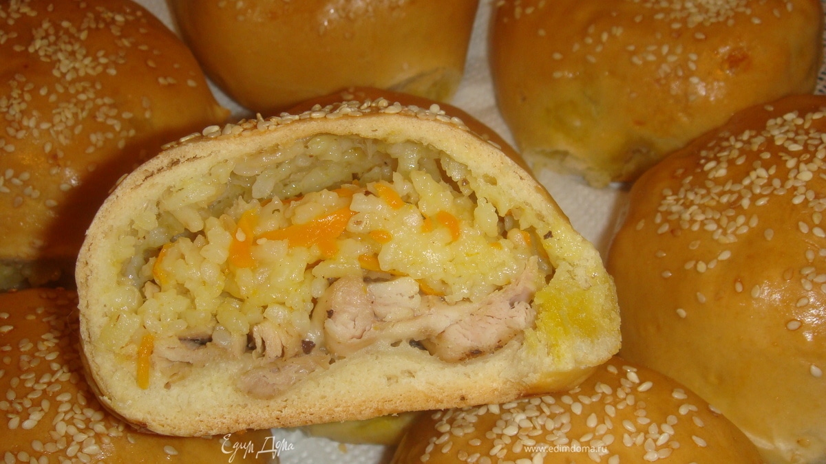 Рис с мясом в булочке