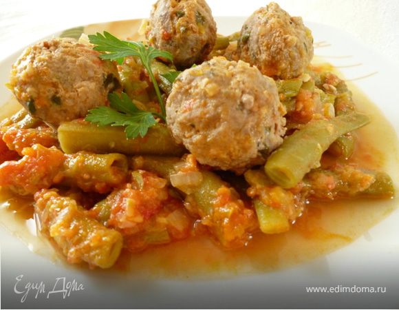 Спаржевая фасоль с фрикадельками в пикантном соусе Спаржевая фасоль с фрикадельками в пикантном соусе