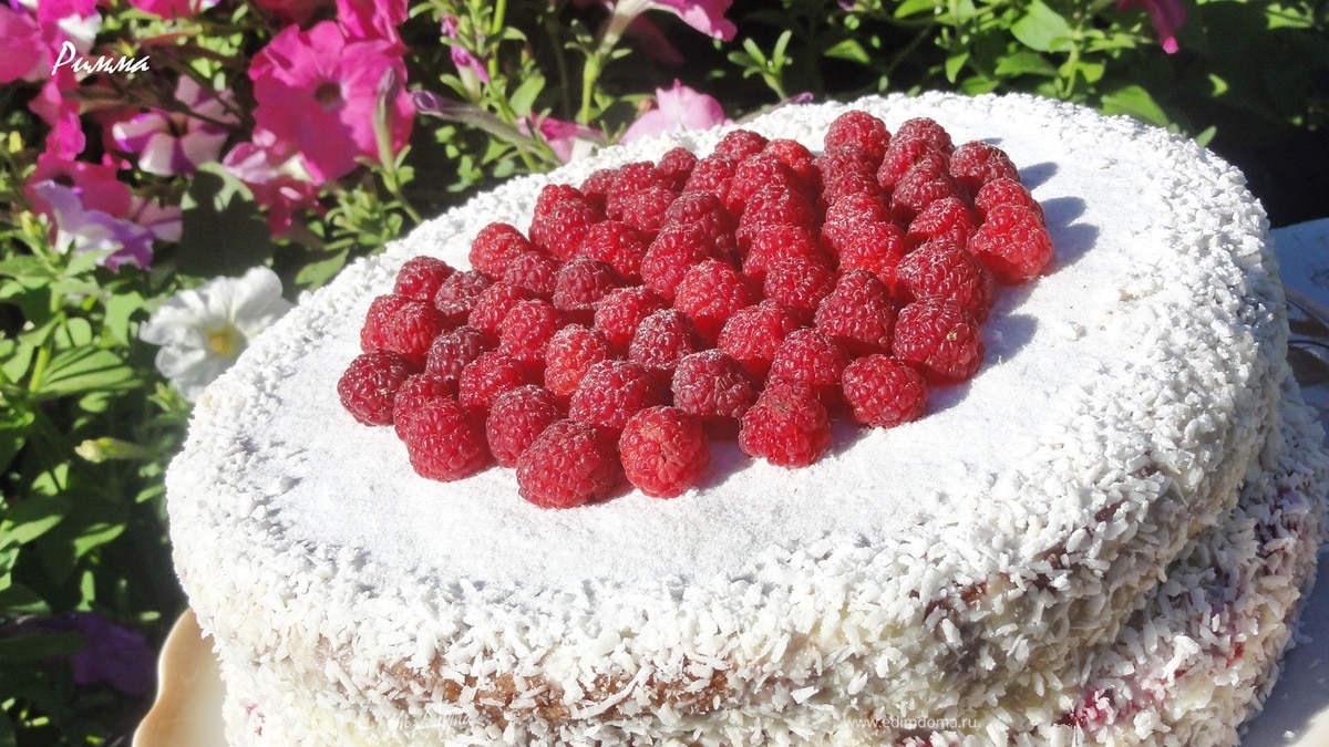 Миндальный торт с белым шоколадом и малиной