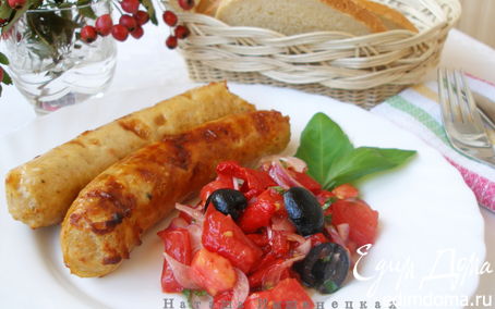 Рецепт Куриные колбаски и салат из запеченных перцев и помидоров