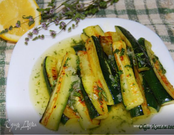 Салат из кабачков под чесночно-мятным соусом