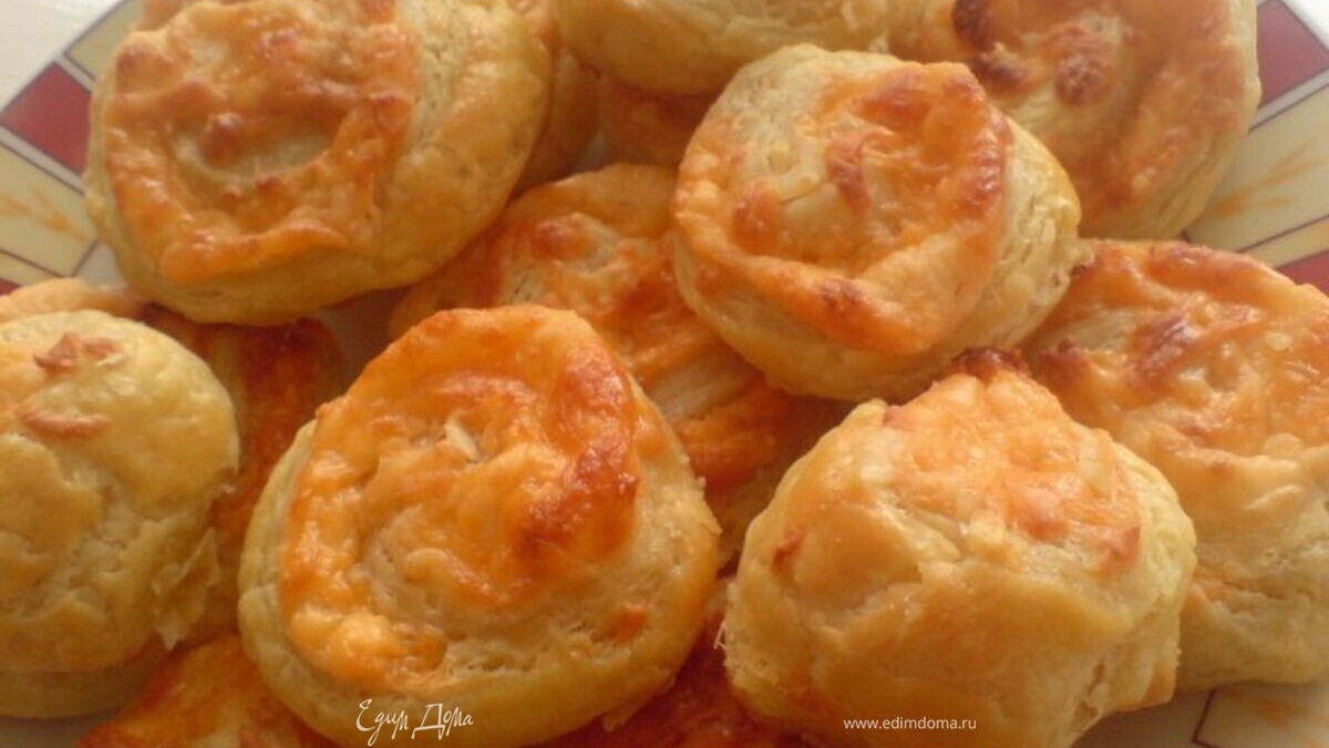 Слоеные булочки с сыром