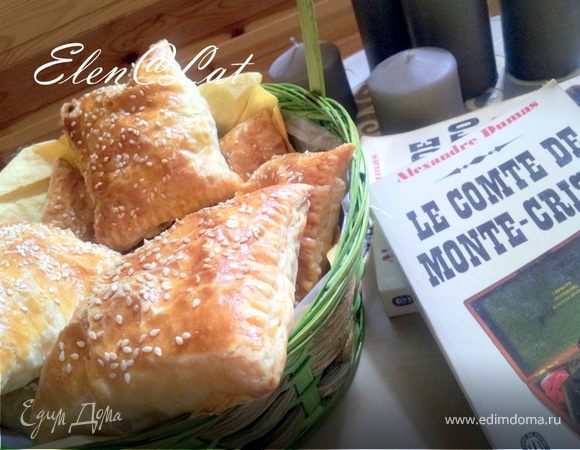 Пирожки с начинкой из курицы и зеленого лука в сливочном соусе Пирожки с начинкой из курицы и зеленого лука в сливочном соусе