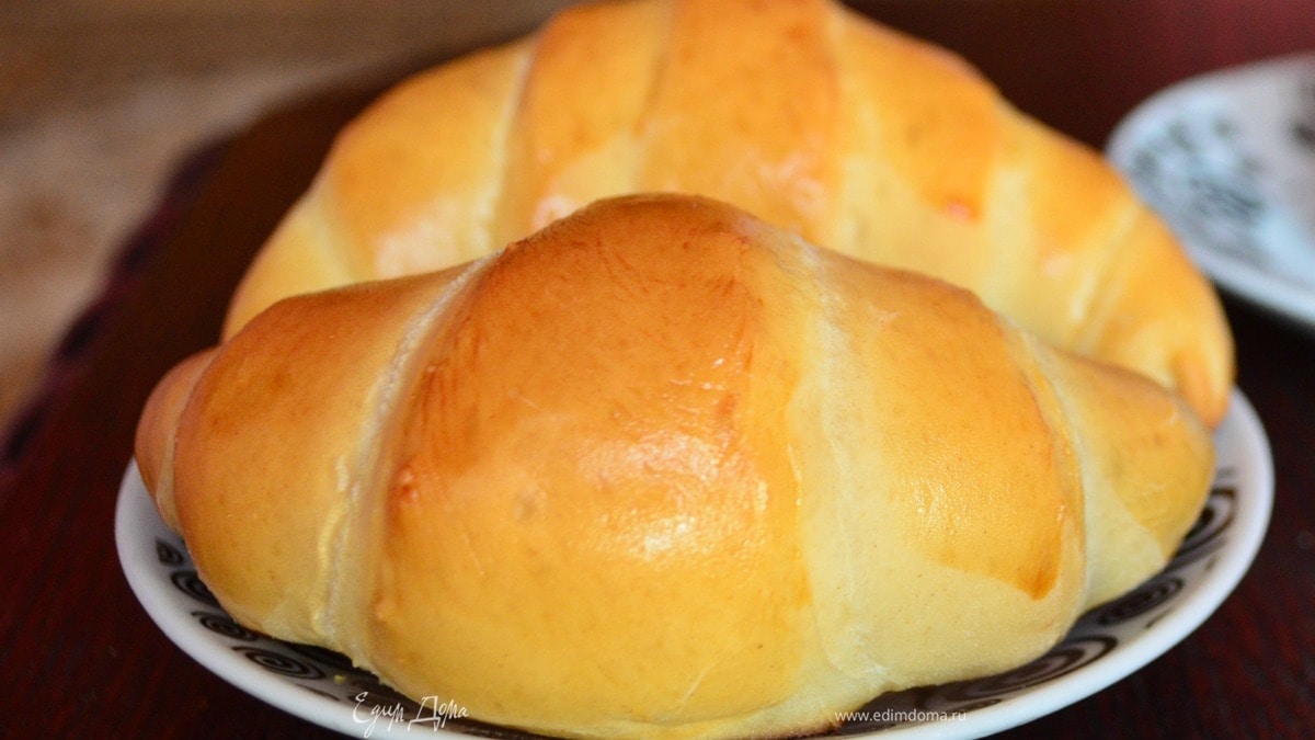 Воздушные круассаны с шоколадом к завтраку