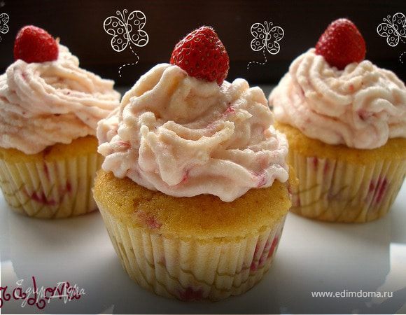 Клубничные маффины с клубничным кремом