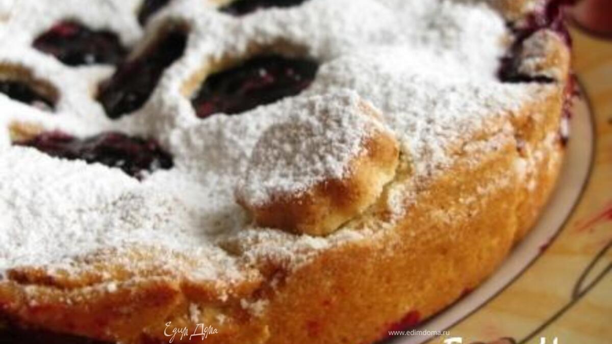 Творожный пирог с черной смородиной