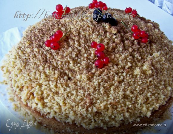 Йогуртовый ягодный торт с орехами Йогуртовый ягодный торт с орехами