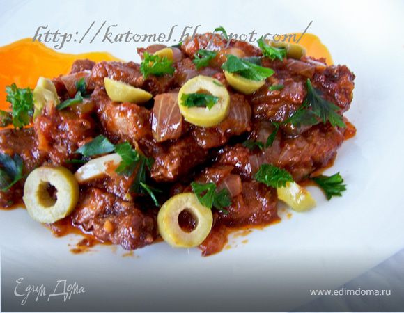 Говядина в винно-томатном соусе