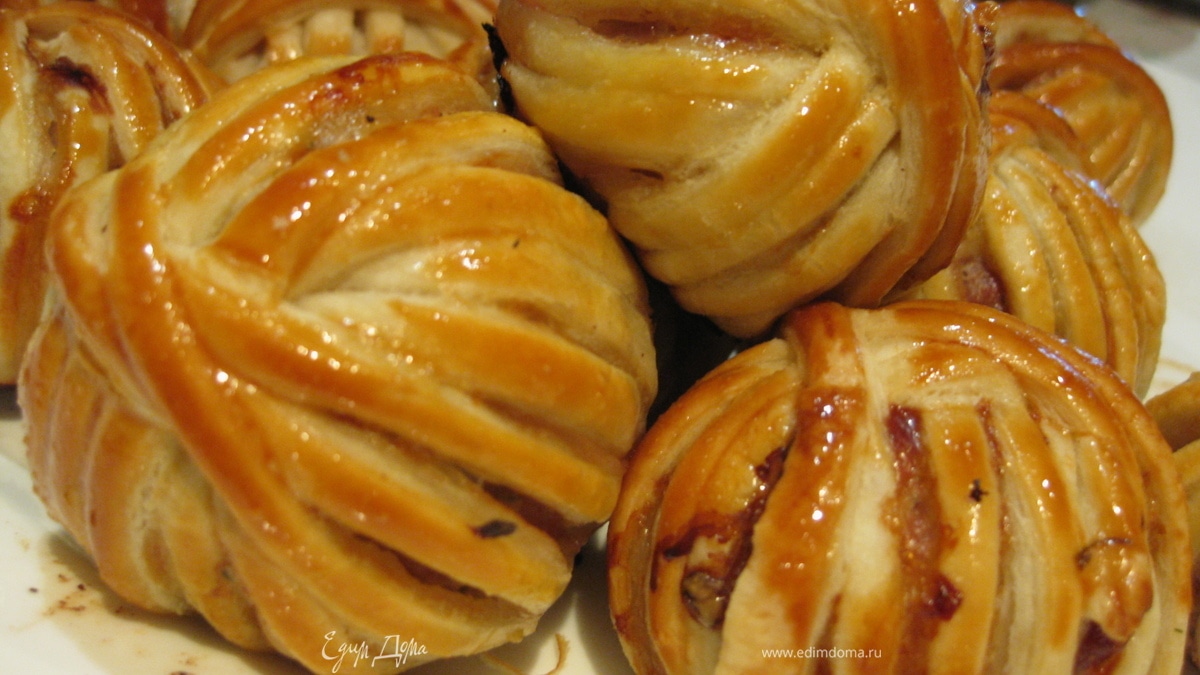 "Клубочки ниток" (мясные шарики в тесте)