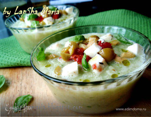 Огуречно-кабачковый холодный суп с моцареллой