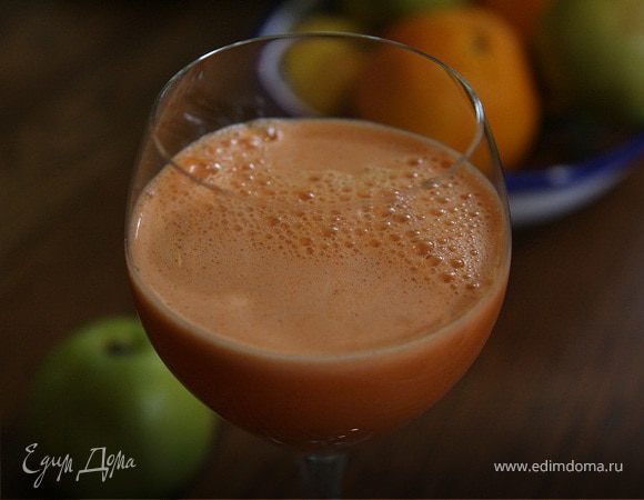 Яблочно-морковный сок со шпинатом Яблочно-морковный сок со шпинатом