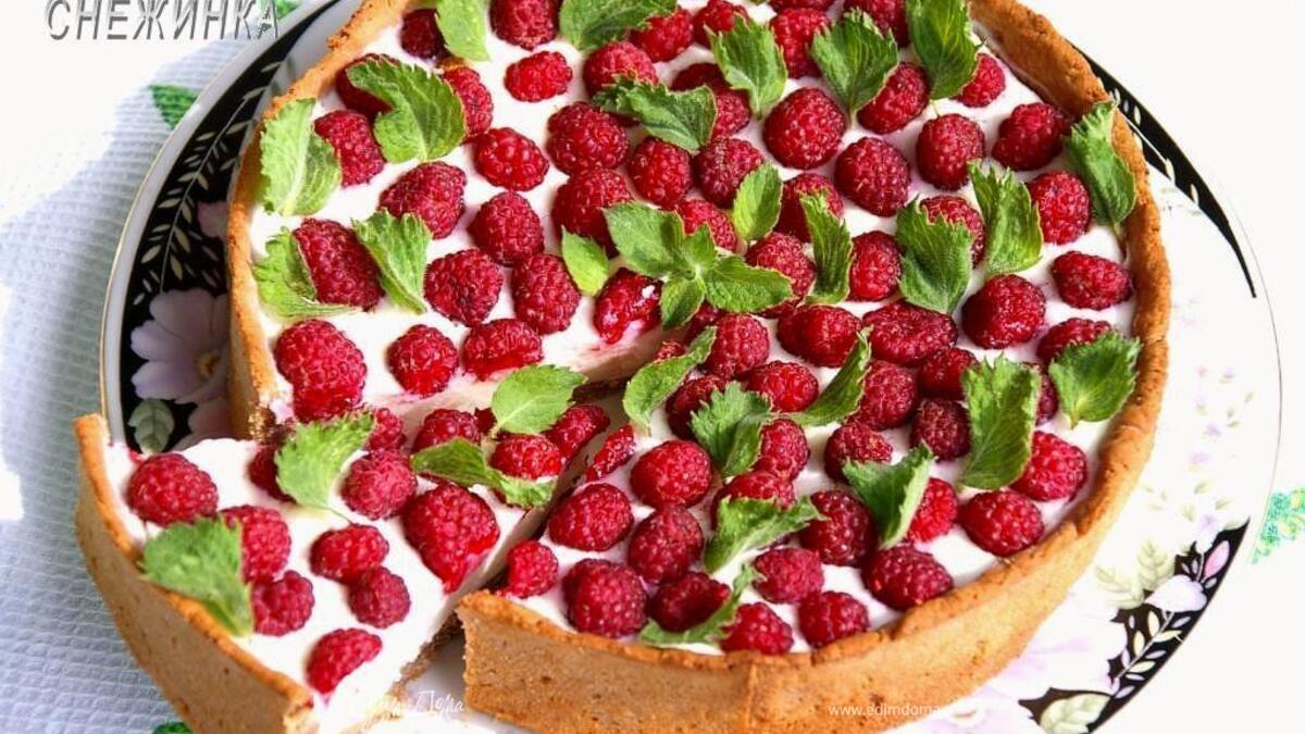 Шоколадно-творожный тарт-суфле с малиной