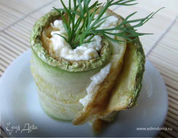 Кабачково-омлетные рулетики с сыром