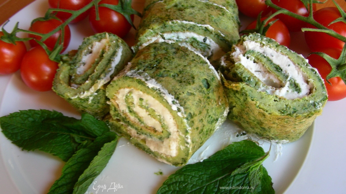 Яичный рулет с начинкой из козьего сыра и мяты