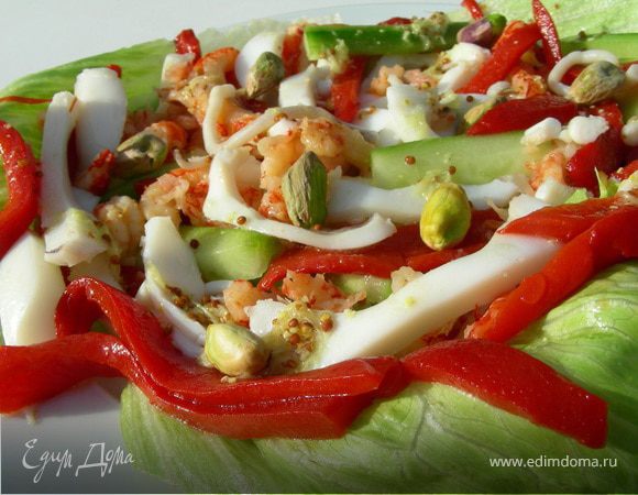 Салат с кальмарами, авокадо и маринованным перцем Салат с кальмарами, авокадо и маринованным перцем