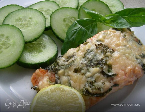 Лосось, запеченный с пармезаном и базиликом Лосось, запеченный с пармезаном и базиликом