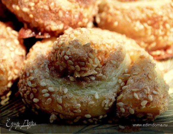 Рулетики с золотистым кунжутом