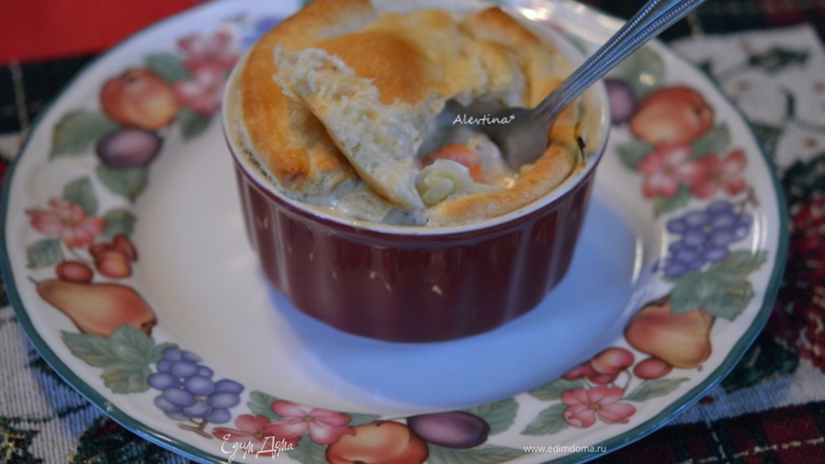 Куриный пирог в горшочках