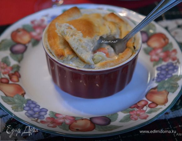 Куриный пирог в горшочках