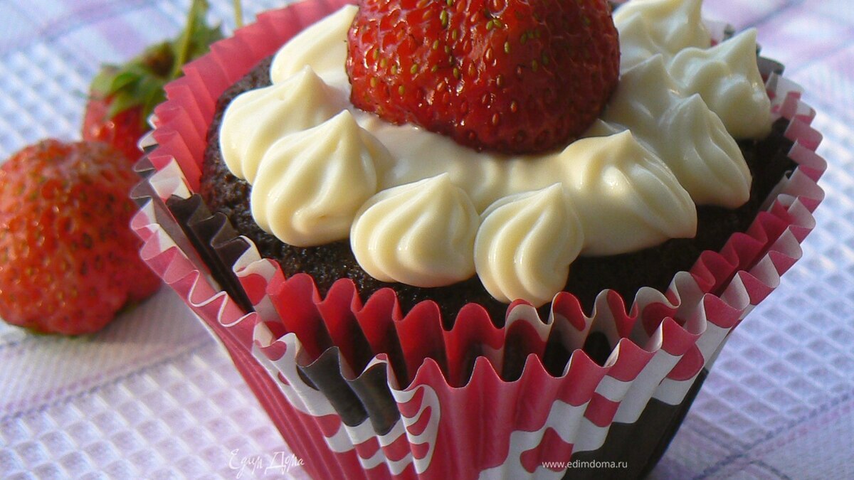 Шоколадно-клубничные маффины