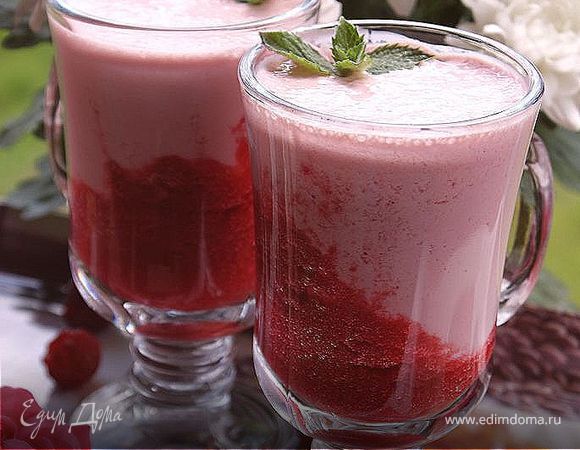Коктейль из ряженки с малиной