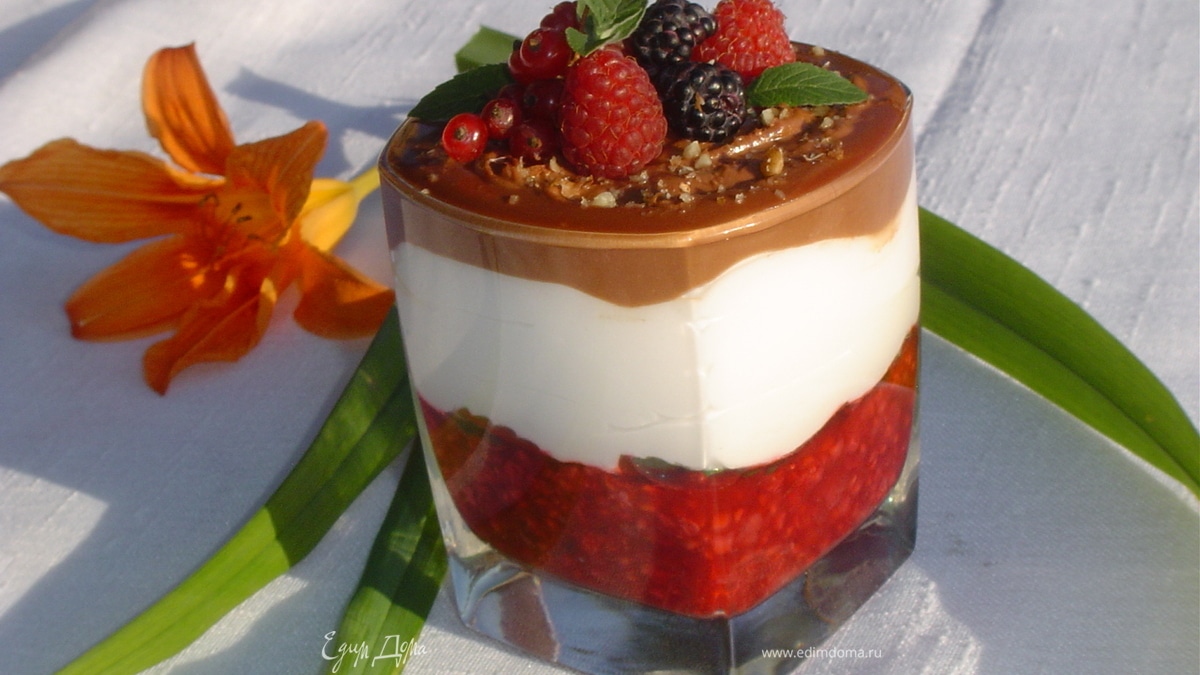 Малиновый десерт с шоколадом