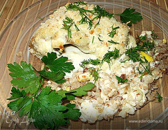 Карась, запеченный в сметанном соусе с гречневой кашей Карась, запеченный в сметанном соусе с гречневой кашей