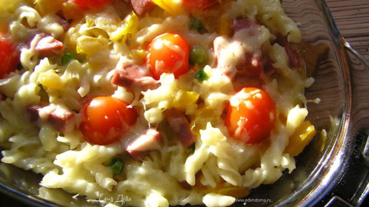 Пирог из пасты с ветчиной и черри