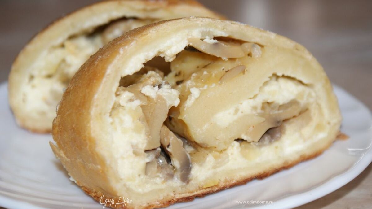 Картофельный рулет с грибами