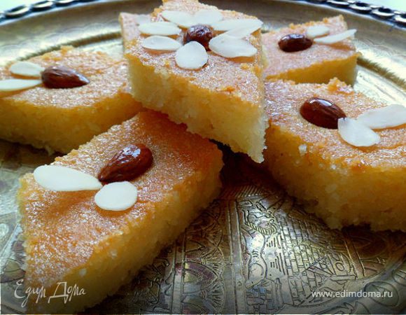 Намура (арабский манник, пропитанный сиропом с ароматом роз и флердоранжа)