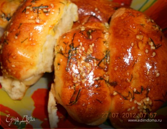 Рулетики с сардельками и сыром Рулетики с сардельками и сыром