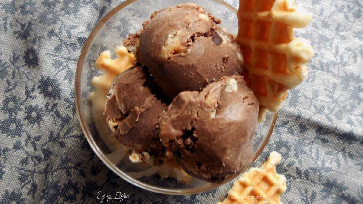 Кофейное мороженое с маскарпоне и вафлями