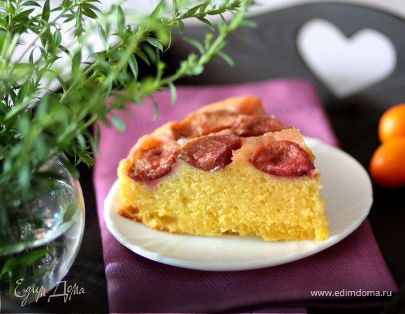 Перевернутый лимонно-сливовый пирог