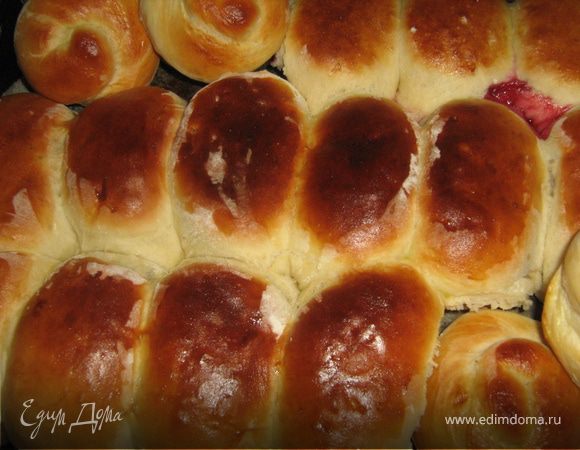 Пирожки с вишней и яблоками