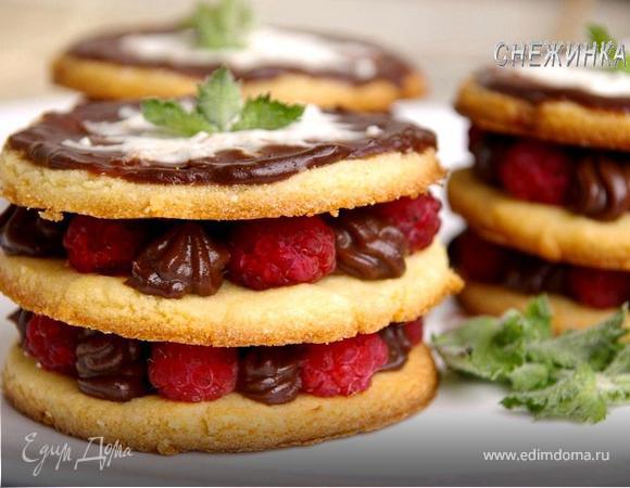 «Мильфёй» миндальный с малиной и шоколадным заварным кремом