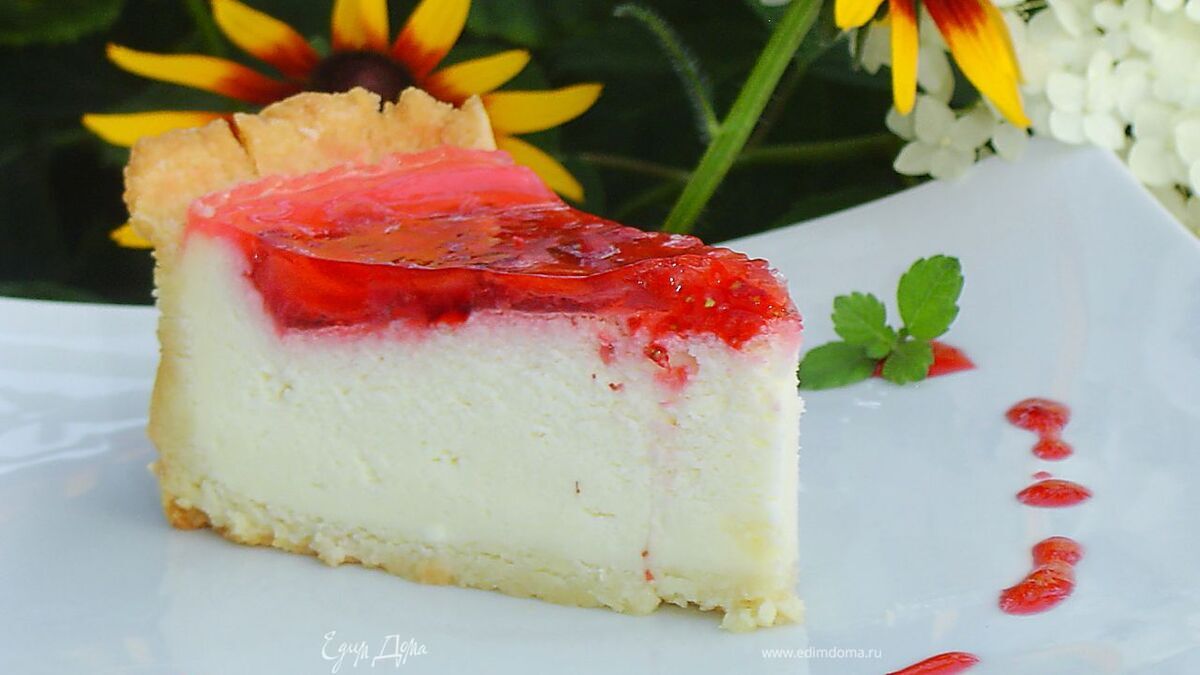 Клубничный торт со сметанным суфле