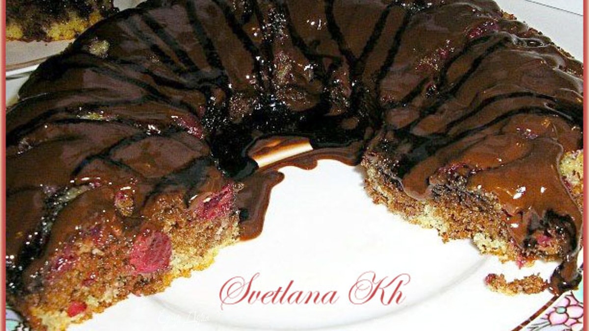 Шоколадно-вишневый кекс