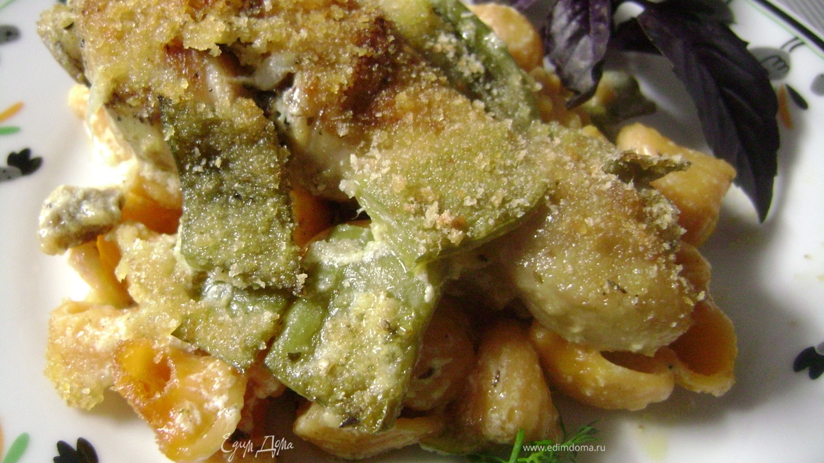 Курица, запеченная с лапшой