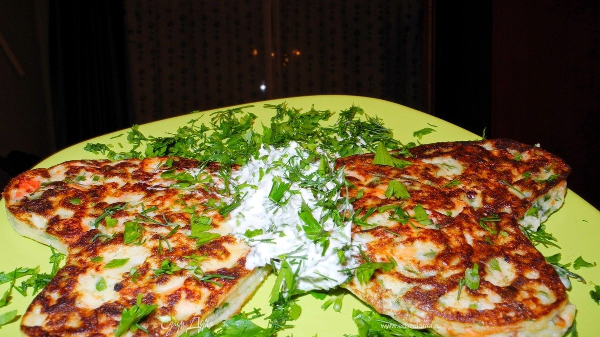 Оладьи с сёмгой и зеленью