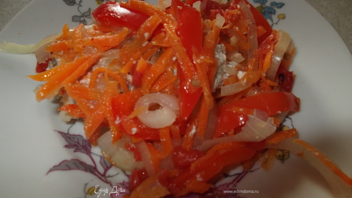 Пикша под овощным маринадом