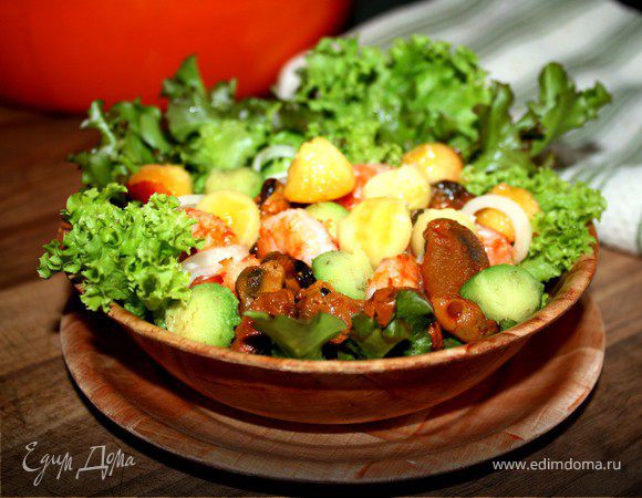 Фруктовый салат с копчеными мидиями и креветками Фруктовый салат с копчеными мидиями и креветками