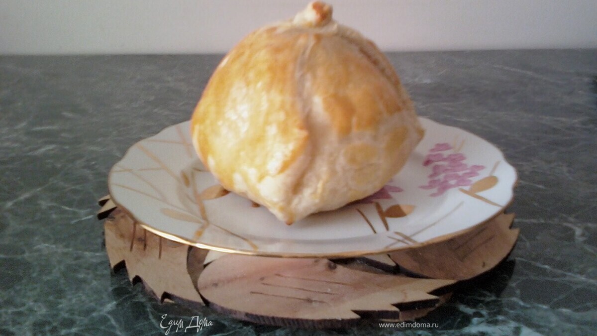 Яблочко в слоеном тесте