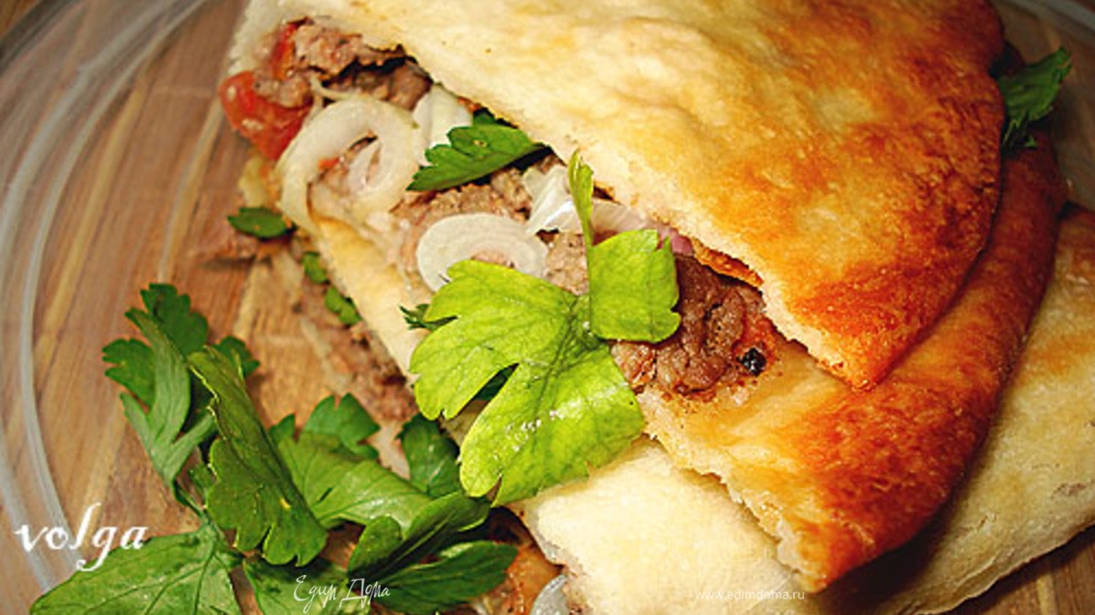Творожные лепешки с мясной начинкой