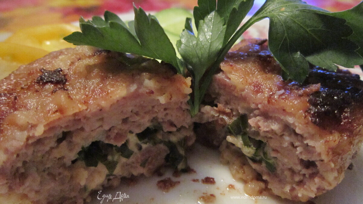 Котлеты с начинкой из сыра и зелени