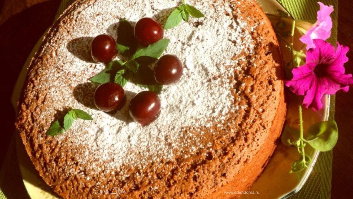 Шоколадный манник с вишней