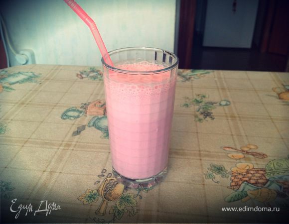 Молочный коктейль с клубникой Молочный коктейль с клубникой