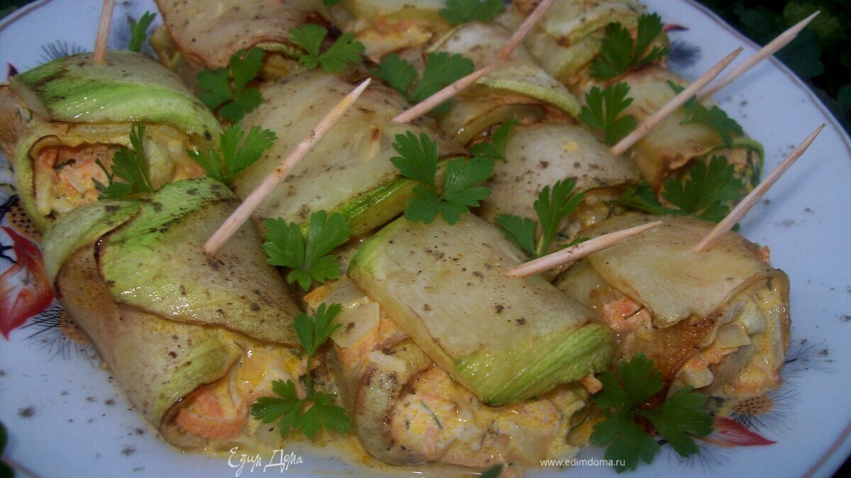 Рулетики из кабачков с морковной начинкой