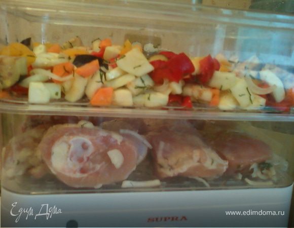 Окорочка и овощное ассорти в пароварке Окорочка и овощное ассорти в пароварке